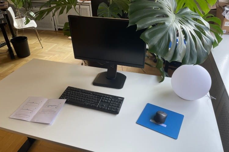 Fertig aufgebaut macht der Desktopia Pro X einen hochwertigen und robusten Eindruck