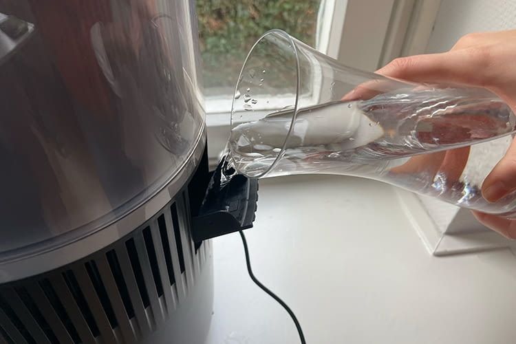 Der Philips Luftbefeuchter kann auch seitlich beefüllt werden