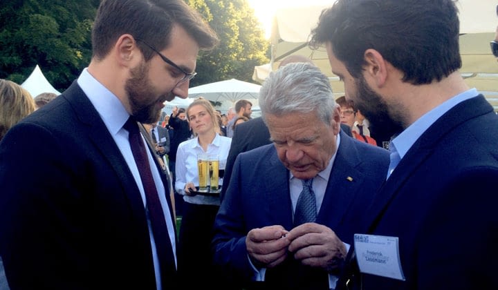 Der ehemalige Bundespräsident Gauck bestaunte den TEG von otego bei der Woche der Umwelt 2016
