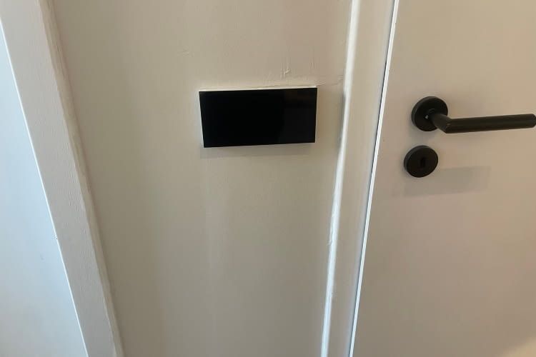 Montage erfolgreich? Dann die Sicherung einschaltet und das Aqara Panel fährt hoch