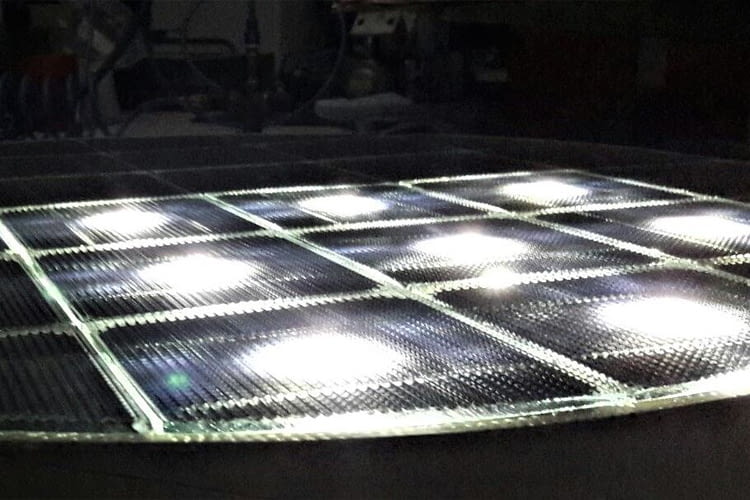 LED-Licht und Beheizung können in die horizontale Photovoltaik integriert werden
