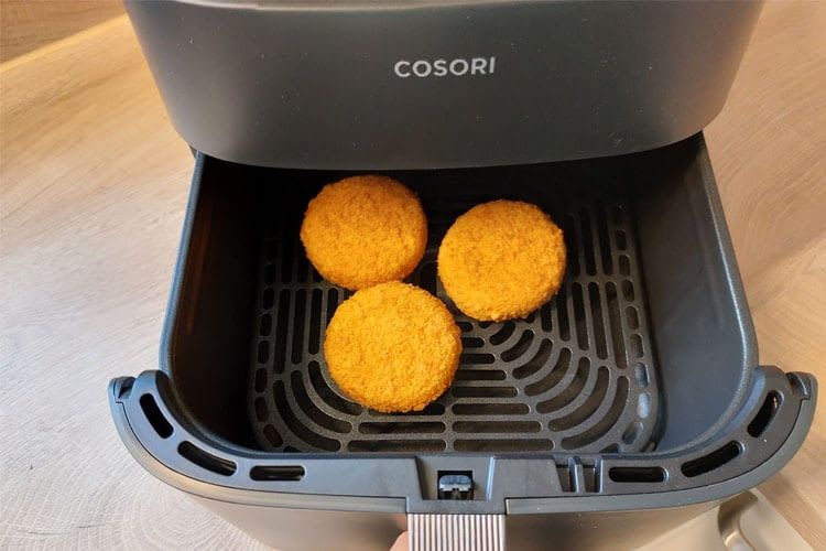 In unserem AirFryer Test ließ sich der Back-Camembert perfekt anbraten