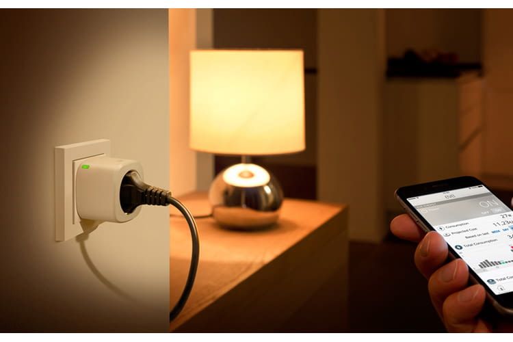 Mit einem WLAN-Zwischenstecker lassen sich zum Beispiel Schlafzimmerlampen fernsteuern