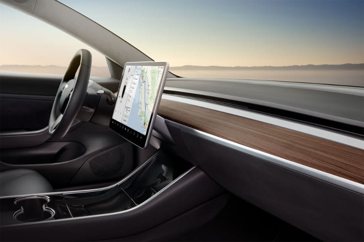 Das Tesla Model 3 soll mit einer großen Reichweite, rasanten Beschleunigung und vielen weiteren Gimmicks auf den Markt kommen