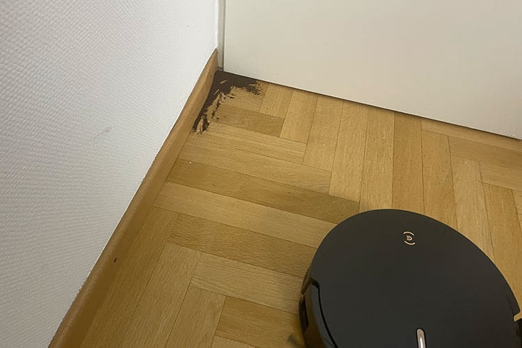 Diese Ecke reinigte der X8 PRO OMNI sehr gut