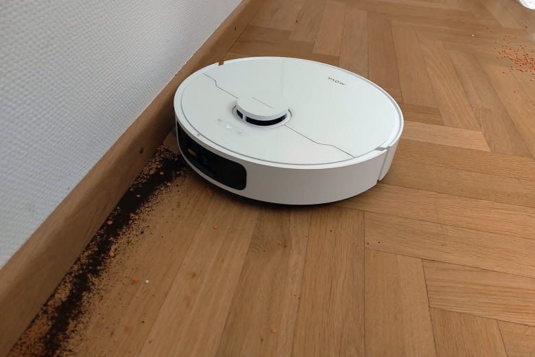 Kaffeesatz an Kanten abzusaugen gelang bei uns nur mittelmäßig