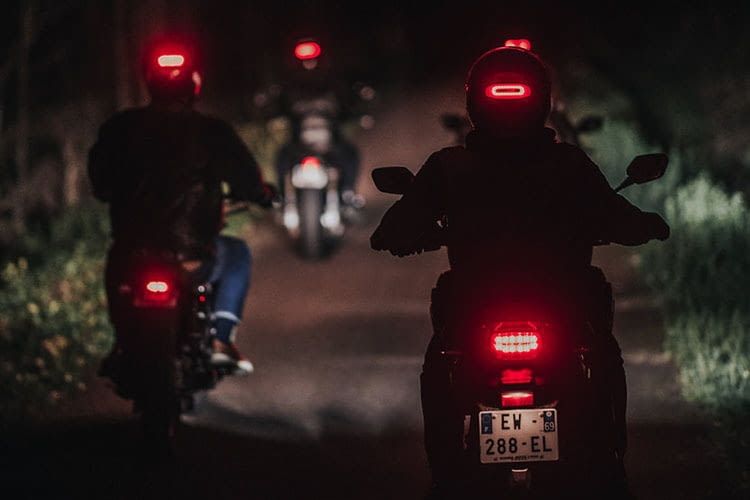 Cosmo Moto macht Motorradhelme smart und erhöht die Fahrersicherheit