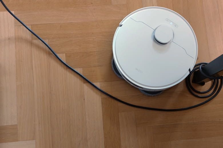 In unserem Test kam das Gerät erstaunlich gut mit Kabeln klar