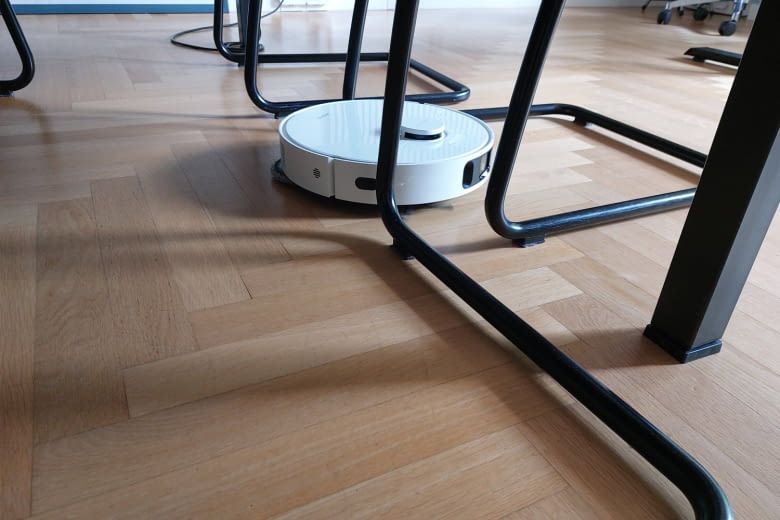 Selbst dieses Stuhl Wirr-Warr meisterte der Roboter souverän