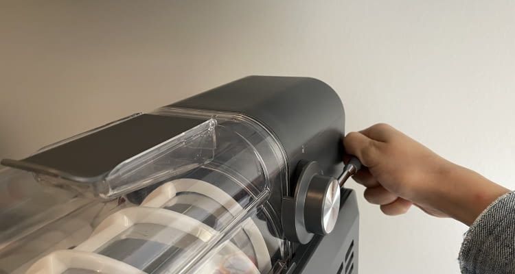 Die Klamer Slushmaschine wird durch einen Verriergelungshebel fest verschlossen