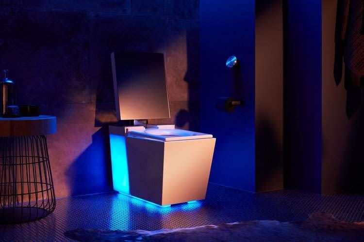 Mit UV-Licht entfernt die smarte Toilette Keime