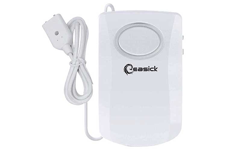 Der Easick E200 Wassermelder aus Fernost bietet Bedienknöpfe zum Ein-/Ausschalten oder Testen des Alarms