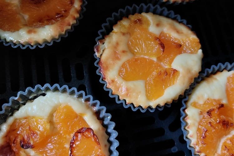 Diese Käsekuchenmuffins schmecken direkt nach dem Backen am besten