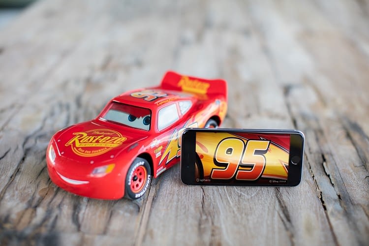 Über die App können Autofans den vernetzten Lightning McQueen steuern