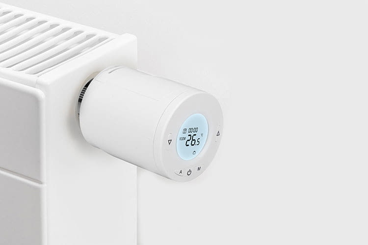 Fast auf alle Heizungsventile passt das Meross-Thermostat, verschiedene Adapter sind im Lieferumfang enthalten