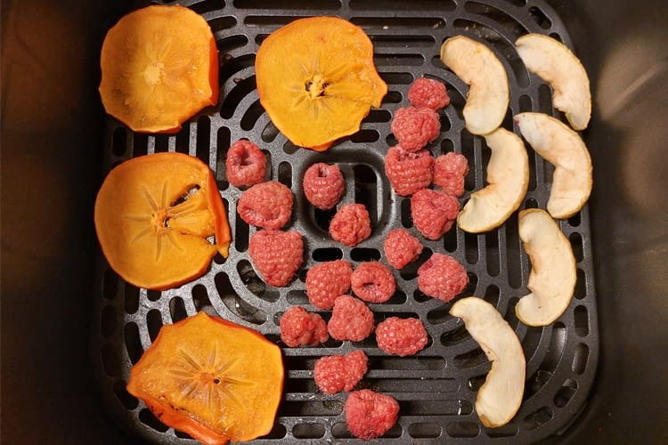 Manche der Geräte bieten einen extra Dörrmodus für Obst