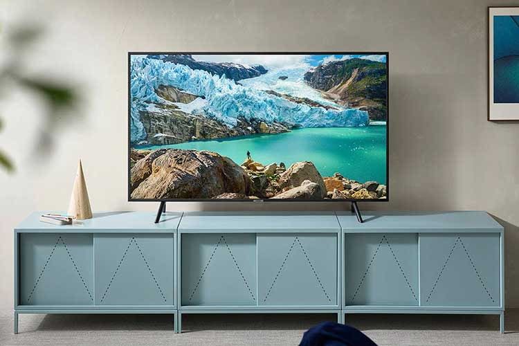 Der 75 Zoll Fernseher Samsung RU7179 ist mit Alexa, Google Assistant und Apple AirPlay 2 kompatibel