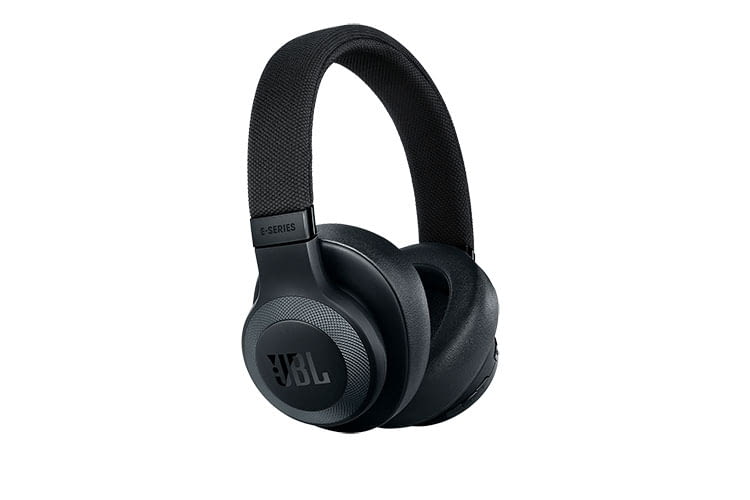 Der JBL E65BTNC Bluetooth-Kopfhörer mit integriertem JBL Signature Sound