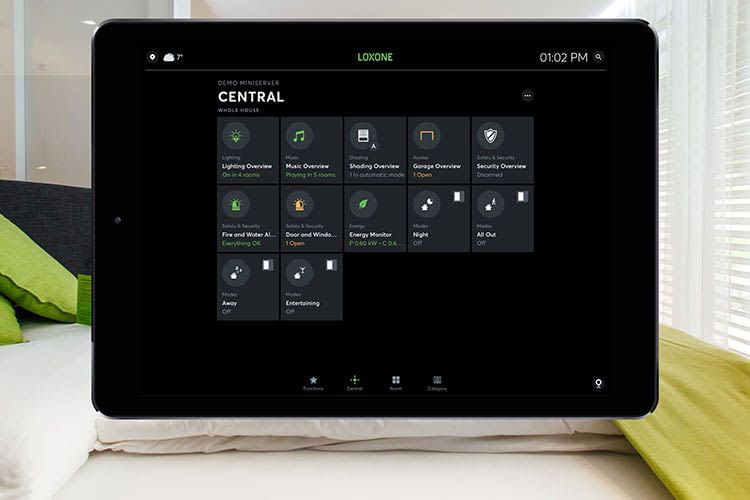 Das Loxone Smart Home kann auch über Smartphone oder Tablet bedient werden