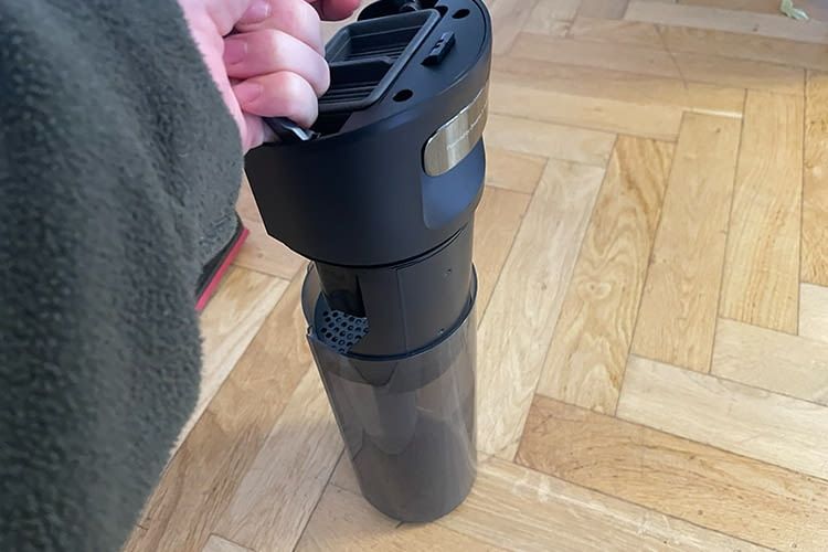 Der Schmutzwassertank des Dreame H15 Pro ist getönt