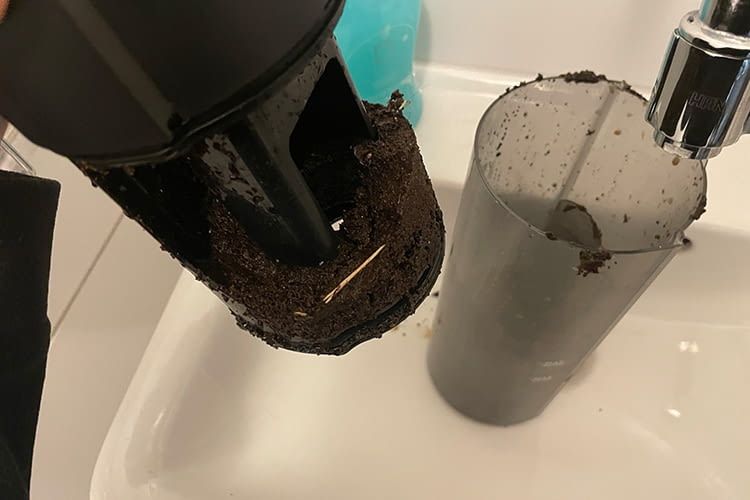 Der Schmutzwassertank überzeugte uns im Dreame H15 Pro Test