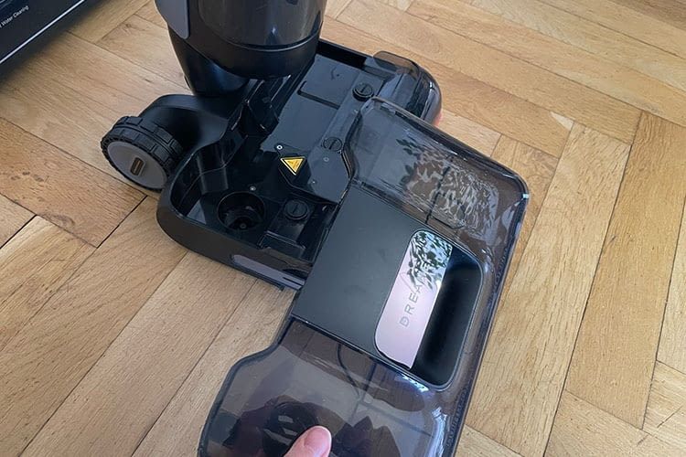 Beim H15 Pro ist der Frischwassertank direkt über der Walze angebracht