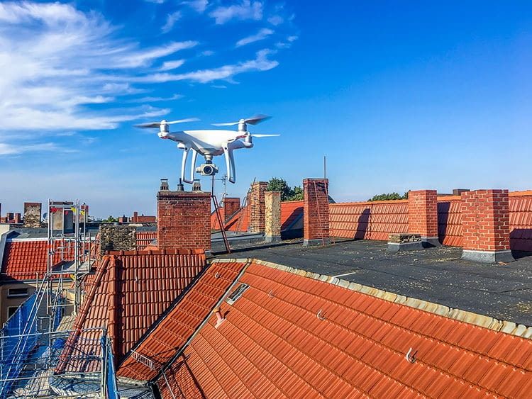 AIRTEAM Roof-Inspector erreicht dank Drohnenflug auch schwer erreichbare Dachstellen