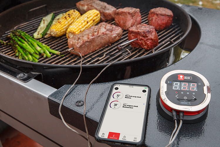 Mit dem Weber iGrill 2 bekommen Köche die aktuellen Temperaturen auf ihrem Smartphone angezeigt