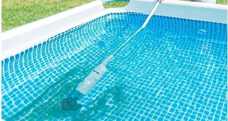 Der Intex ist ein besonders flexibles Modell und gleich für mehrere Beckenarten geeignet