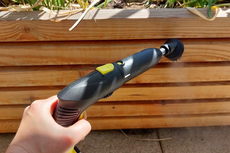 Bei Holz muss der Druck besonders vorsichtig dosiert werden