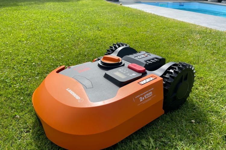 Typisch Worx: Der L2000 ist in Orange und Schwarz gehalten