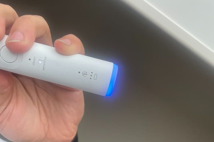 bei zu viel Druck leuchtet der Ring auf der Unterseite auf