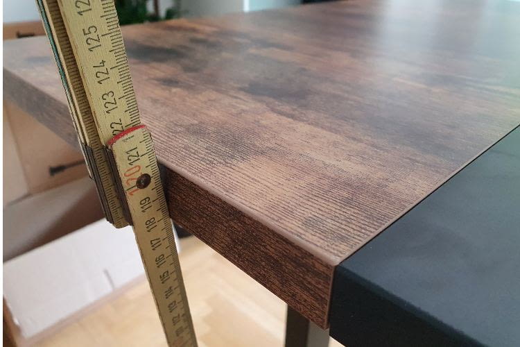 Die Tischplatte des Maidesite SC1 Pro ist 25 mm dick