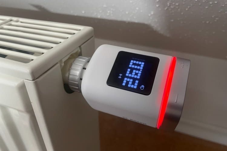 Wenn geheizt wird, leuchtet der LED-Ring kurz rot auf