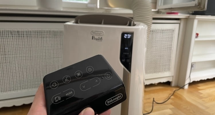 De’Longhi Pinguino PAC EL112 CST bringt eine praktische Fernbedienung mit