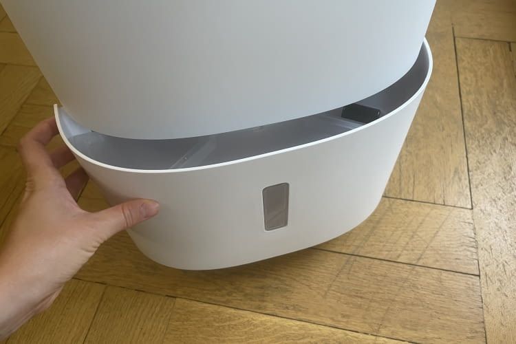 Bei Luftentfeuchtern ohne kontinuierliche Entleerung muss der Wasserbehälter regelmäßig geleert werden
