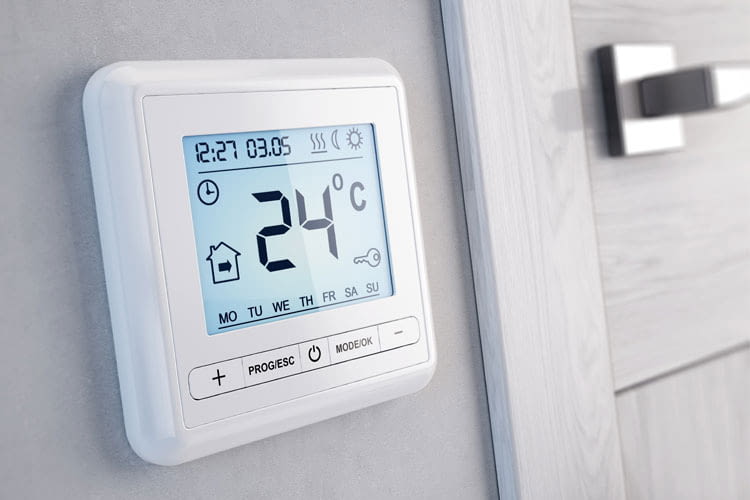 Mit einer smarten Heizungssteuerung lässt sich die Temperatur von überall regeln