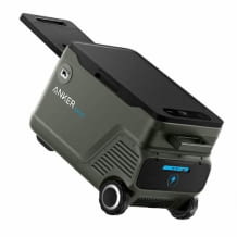 Camping Kühlschrank mit Akku für Kühlung von bis zu 42 Std., mit Lade-Anschlüssen für Smartphone und Co., Solar-Betrieb möglich.