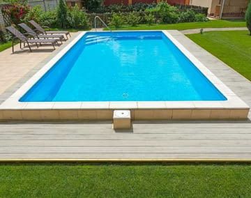 Mit einer Poolheizung verlängern Nutzer die Poolsaison und können auch an kühlen Tagen warmes Wasser genießen