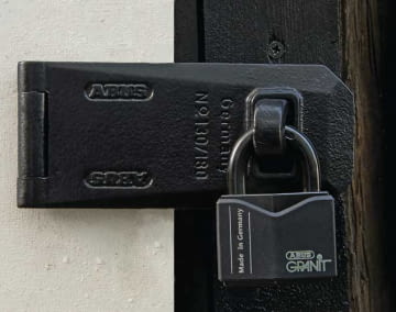 Wir erklären, wie sich der Kleingarten gegen Einbrecher absichern lässt