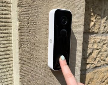 Die Yale Smart Video Doorbell im modernen Design