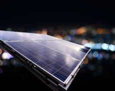 Was ist die Nachteinspeisung bei einem Balkonkraftwerk und wie funktioniert sie?