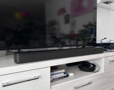 Die Sony Soundbar passt sich sehr gut in das moderne Wohnzimmer ein