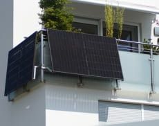 Balkonkraftwerke dürfen aktuell bis zu 2000 Watt starke Solarpanele haben