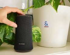 Bluetooth-Lautsprecher mit langer Laufzeit erlauben das Hören von Musik, ohne dass sich Nutzer Gedanken um den Akkustand machen müssen