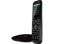 Abbildung einer Logitech Harmony inklusive Hub