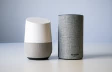 Sprachassistenten auf Wohnungssuche: Google Home und Home Mini sowie Amazon Echo und Echo Dot