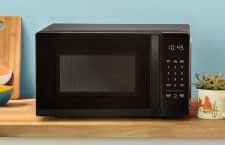 Das als AmazonBasics Microwave vorgestellte Modell hat eine spezielle Alexa-Taste
