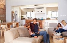 Mit Amazon Echo lassen sich alle Lampen auch vom Sofa auf Abruf gleichzeitig steuern