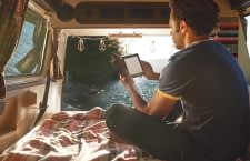 Ideal für den Urlaub: eBooks sorgen für unbegrenzten Lesespaß und leichtes Gepäck